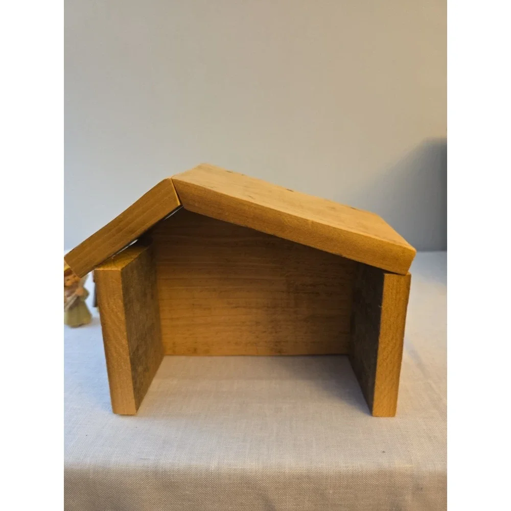 Vintage Nativity Set with Stable And 13 Figurines